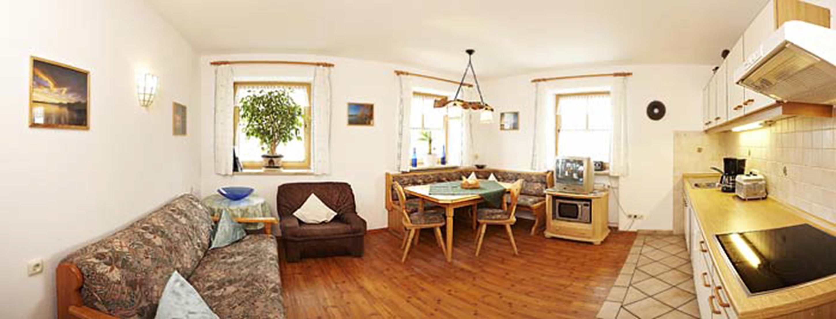 Apartment (2) | In-room dining