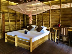 Family Bungalow, Ensuite (Family Bungalow) | Individually decorated, desk, free cribs/infant beds, free WiFi