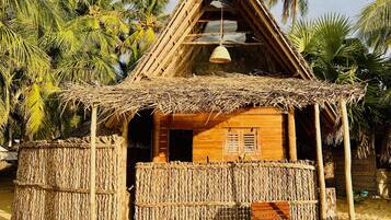 1 bedroom, individually decorated, desk, free cribs/infant beds