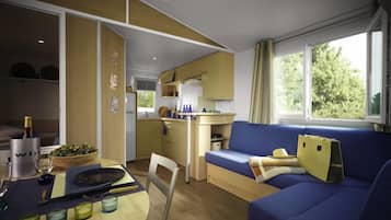 Mobile Home (Savanah) | Living room | Flat-screen TV