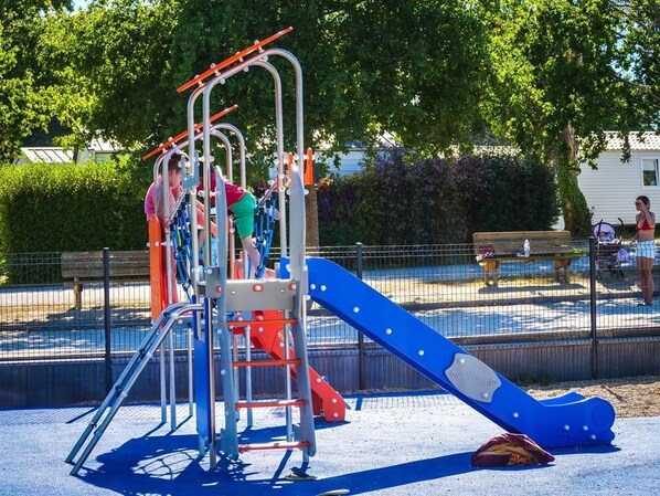 Children’s play area – outdoor
