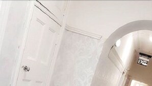 Hallway - Gothenburg Hotel (Dunfermline)