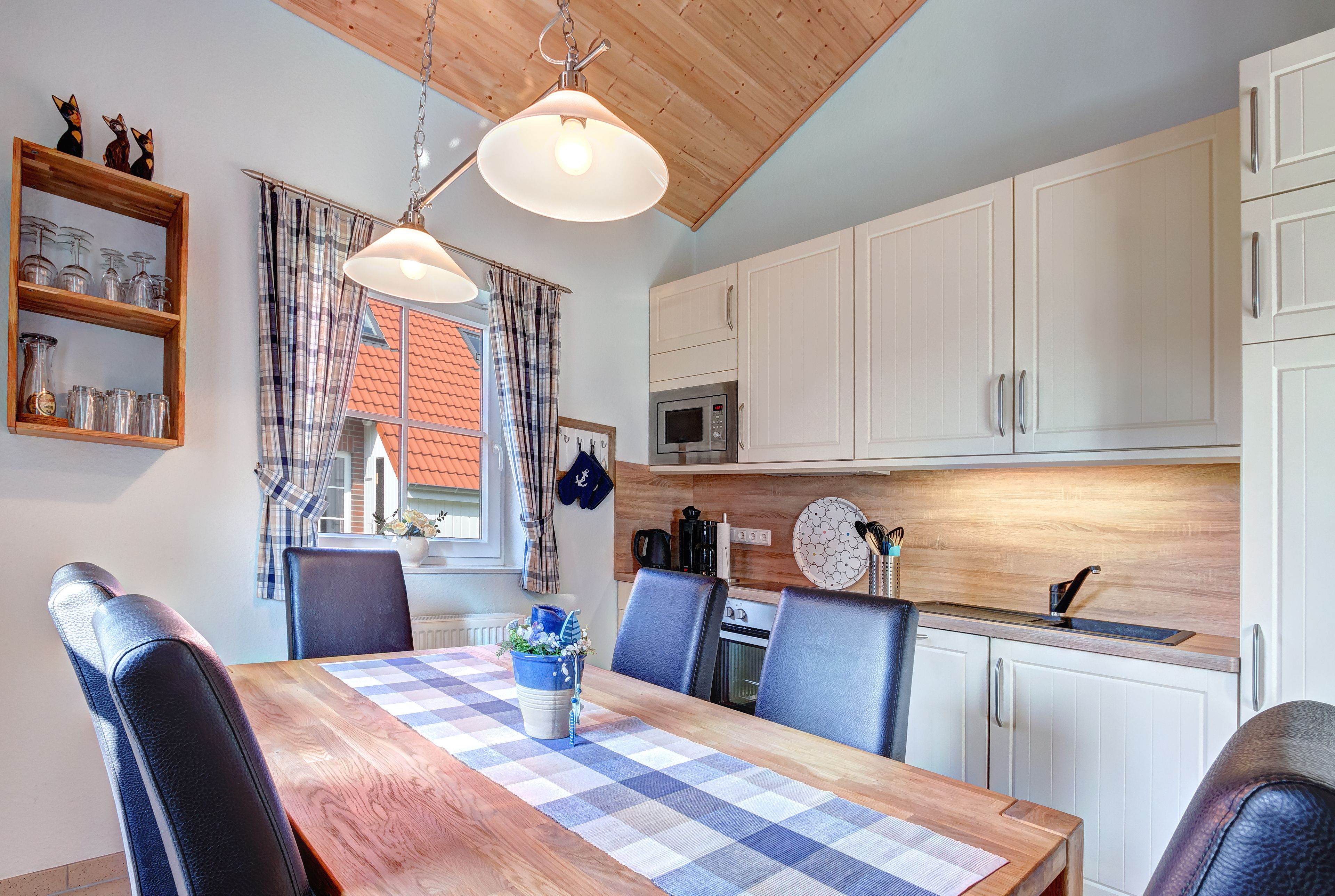 Bungalow (Klipper) | Private kitchen | Fridge, microwave, oven, stovetop