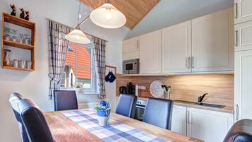 Bungalow (Klipper) | Private kitchen | Fridge, microwave, oven, stovetop