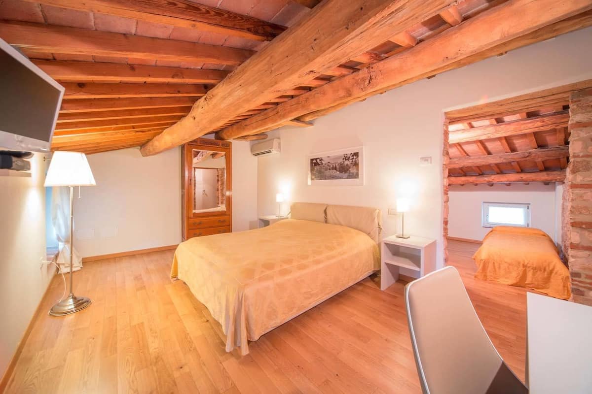 Double Room | 1 bedroom, desk, WiFi (free), bed sheets