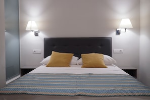 Literie de qualité supérieure, matelas mémoire de forme, minibar