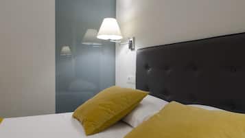 Chambre Triple Deluxe | Literie de qualité supérieure, matelas mémoire de forme, minibar