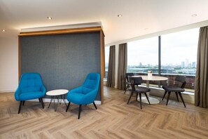 Liberty 2 Bedroom | Premium bedding, in-room safe, iron/ironing board, rollaway beds - Roomzzz London Stratford (London)