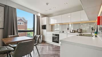 Liberty 1 Bedroom | Private kitchen | Fridge, microwave, stovetop, cookware/dishes/utensils
