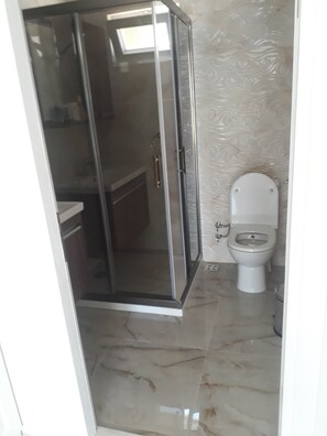 Apartment | Bathroom | Shower, towels - Merve Apart (Bodrum)