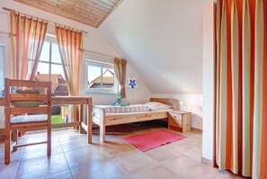 Sıra Ev (Katamaran #1) | 3 yatak odası, ayrı ayrı dekore edilmiş, ücretsiz kablosuz İnternet