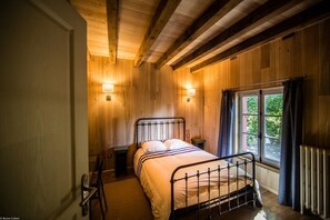 Cottage | 3 bedrooms, individually decorated, individually furnished