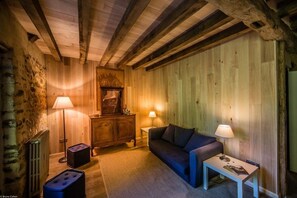 Cottage | Living room | Flat-screen TV
