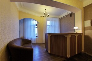 Check-in/check-out kiosk