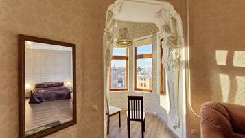 Suite Junior, cheminée | Bureau, rideaux occultants, fer et planche à repasser, Wi-Fi gratuit