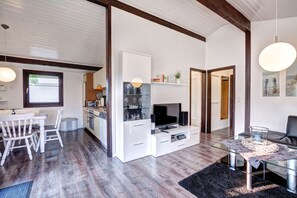 Bungalow (Silbersee ) | Living room | Flat-screen TV - Ferienpark am Meer Silbersee (Butjadingen)