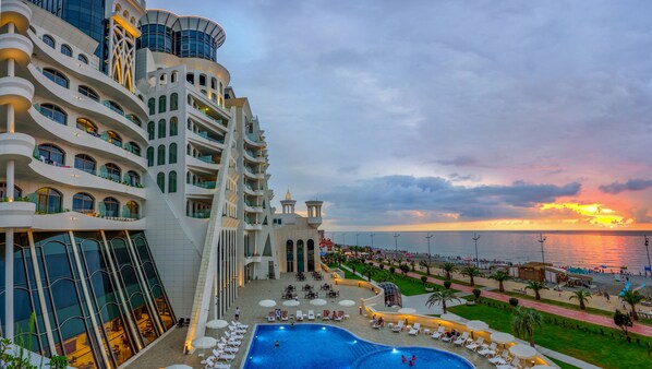 Front of property - The Grand Gloria Hotel (Batumi)