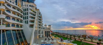 The Grand Gloria Hotel