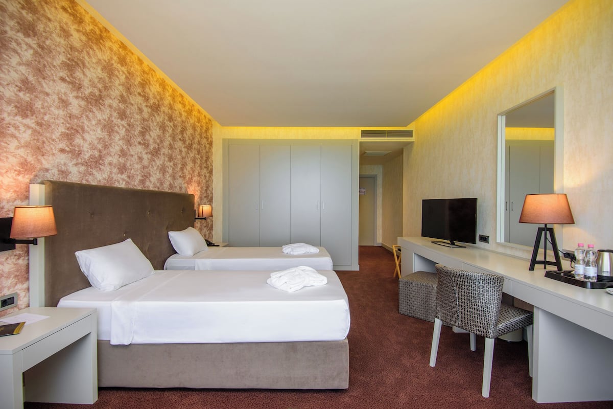 Standard Twin Room, City View