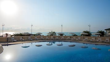 Indoor pool, seasonal outdoor pool, sun loungers