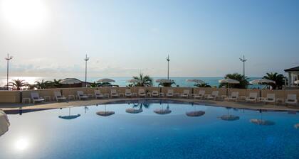 The Grand Gloria Hotel