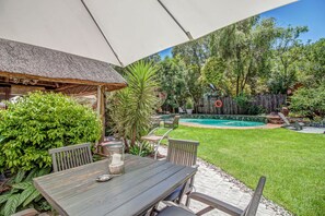 Outdoor pool - Sitatunga Guest Lodge & Transfers (Sandton)