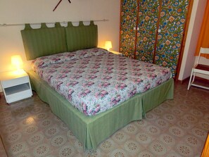 Apartment, 3 Bedrooms (beaD) | 3 bedrooms, desk, free cots/infant beds, free rollaway beds - Lignano Riviera con 3 camere e giardino (Lignano Sabbiadoro)