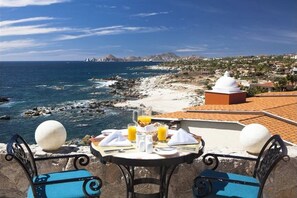 Beach/ocean view - Stunning Studio (Cabo San Lucas)