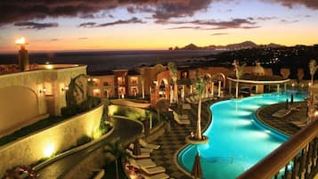 Outdoor pool, an infinity pool