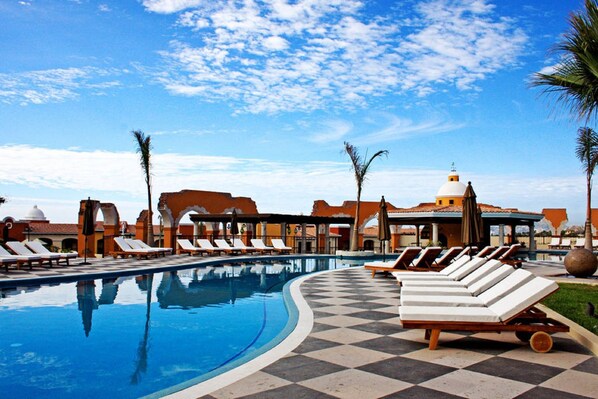 Outdoor pool, an infinity pool - Beautiful 2 BR Suite Awesome View Cabo San Lucas (Cabo San Lucas)