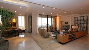 TV - 5BR Unique Ocean Front Private Apartment - TLV Yafo (Tel Aviv)