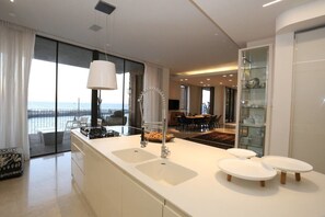 Iron/ironing board, free WiFi