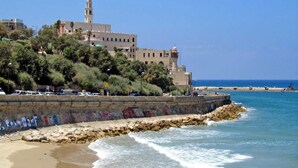 Beach nearby - 5BR Unique Ocean Front Private Apartment - TLV Yafo (Tel Aviv)