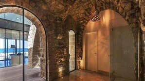 Spa - 5BR Unique Ocean Front Private Apartment - TLV Yafo (Tel Aviv)