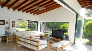 Unclassified image, 3 of 17, button - Hermosa Villa en Teques (Jojutla)