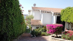 Unclassified image, 4 of 17, button - Hermosa Villa en Teques (Jojutla)