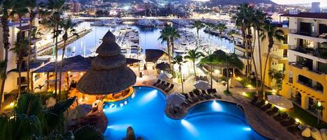 Hồ bơi ngoài trời