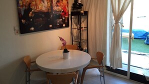 In-room dining - Cozy Apartment With Awesome Ocean View-us Embassy (Tel Aviv)