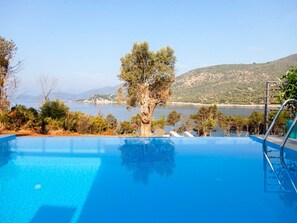 Outdoor pool, an infinity pool
