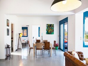 Huvila (3 Bedrooms) | Ruokailu omassa huoneessa