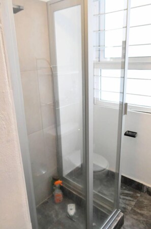 Bathroom shower - 3BR 8P Apartment IN Tajin 174, Narvarte Poniente (Mexico City)