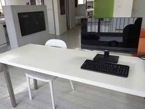 In-room business center - Beautiful Designed Loft in TEL Aviv ! (Tel Aviv)