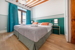 Premium bedding, in-room safe, desk, iron/ironing board - Slow Suites Chueca (Madrid)