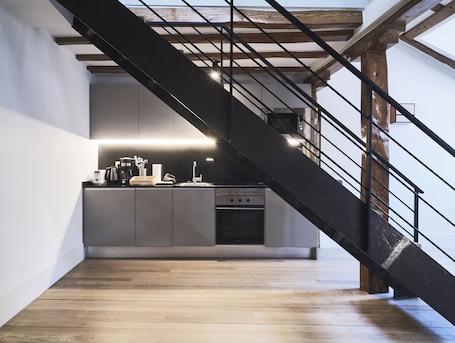 Refrigerador con freezer, microondas, horno, lavavajillas