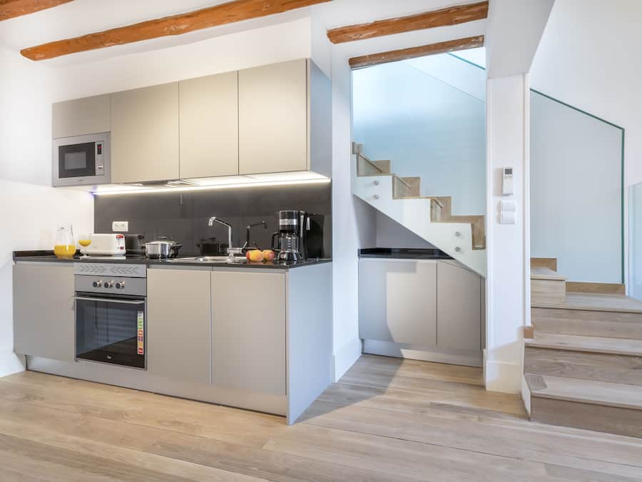 Refrigerador con freezer, microondas, horno, lavavajillas