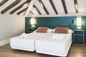 Deluxe Duplex, 2 Bedrooms | Premium bedding, in-room safe, desk, iron/ironing board - Slow Suites Chueca (Madrid)