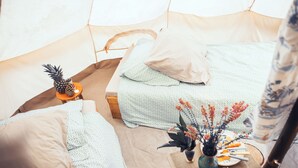 Tienda de campaña Deluxe | Decoración personalizada y muebles diferentes