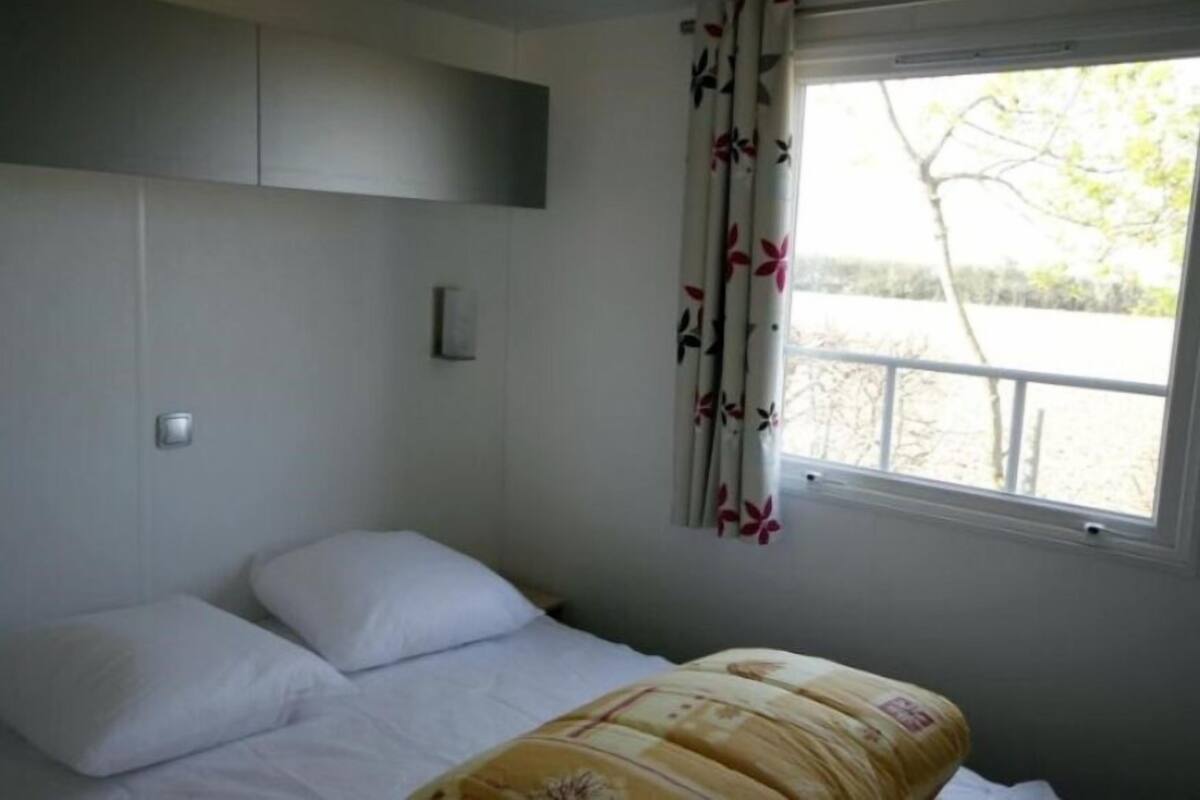 Mobile Home (2-6 persons) | Seterika/papan seterika, katil bayi/kot (surcaj) 