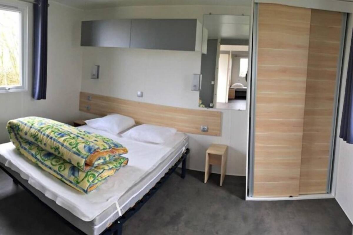 Mobile Home (PMR 2-4 persons) | Seterika/papan seterika, katil bayi/kot (surcaj) 