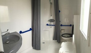 活动屋 (PMR 2-4 persons) | 浴室 | 免费洗浴用品、吹风机
